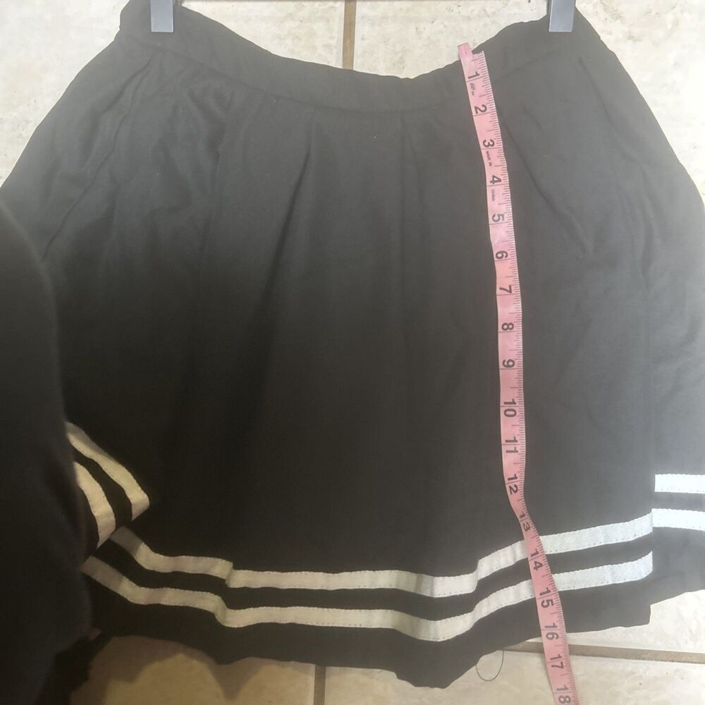 Hot Topic Pleated Mini Skirt Size Medium Black White Stripe Side Zip - Picture 6 of 6